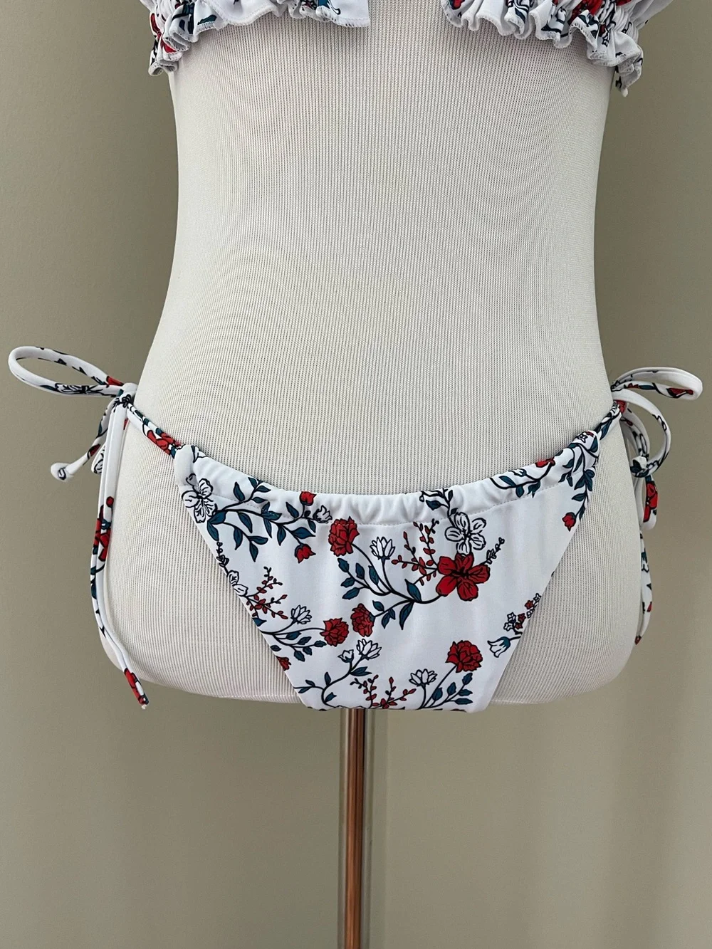 Zaful White Floral Bandeau Bikini with Red & Navy Accents Women’s S - US 4 EU 36